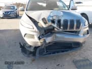 ✅ 2015 Jeep Cherokee Latitude • VIN: 1C4PJMCS3FW673872 • Lot: 41778031. Wystawiony na IAAI z przebiegiem 173 845 mil. Bezpłatny archiwum sprzedaży aukcyjnych z USA i szczegółowy raport historii pojazdu na DreamBid. Zdjęcie 6.