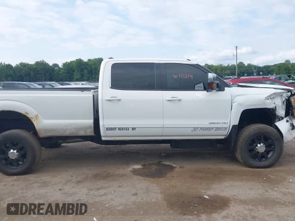✅ 2015 Chevrolet Silverado 2500HD LT • VIN: 1GC1KVE85FF611982 • Lot: 42755814. Listed on IAAI with 130,712 mi. Free auction sales archive from the USA and detailed vehicle history report at DreamBid. Image 13.