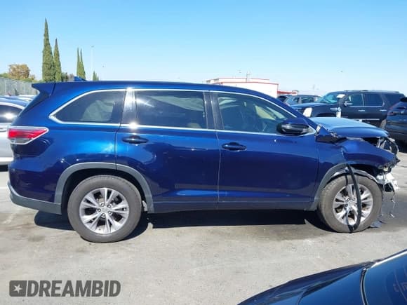 ✅ 2014 Toyota Highlander LE Plus • VIN: 5TDZKRFH7ES005073 • Lot: 43459976. Wystawiony na IAAI z przebiegiem 123 754 mil. Bezpłatny archiwum sprzedaży aukcyjnych z USA i szczegółowy raport historii pojazdu na DreamBid. Zdjęcie 13.