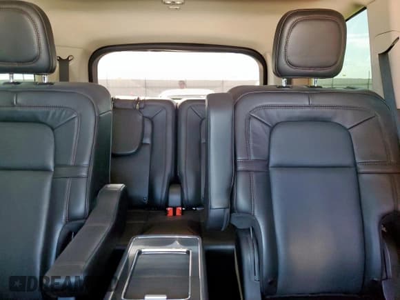 ✅ 2023 Lincoln Aviator Reserve • VIN: 5LM5J7XC3PGL33007 • Lot: 85335615. Wystawiony na Copart z przebiegiem 11 662 mil. Bezpłatny archiwum sprzedaży aukcyjnych z USA i szczegółowy raport historii pojazdu na DreamBid. Zdjęcie 10.