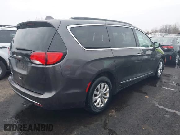 ✅ 2017 Chrysler Pacifica Touring L • VIN: 2C4RC1BG8HR587435 • Lot: 43748476. Listed on IAAI with 108,337 mi. Free auction sales archive from the USA and detailed vehicle history report at DreamBid. Image 4.