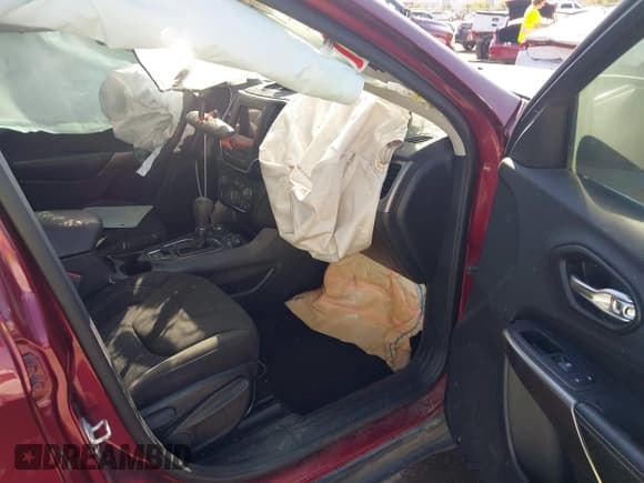 ✅ 2019 Jeep Cherokee Latitude • VIN: 1C4PJMCB3KD387008 • Lot: 43411293. Listed on IAAI with 114,526 mi. Free auction sales archive from the USA and detailed vehicle history report at DreamBid. Image 5.