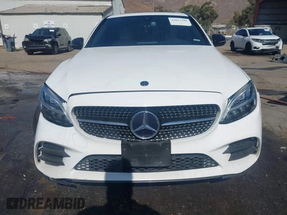✅ 2020 Mercedes-Benz C 300 • VIN: 55SWF8DB8LU323624 • Lot: 43017196. Wystawiony na IAAI z przebiegiem 58 786 mil. Bezpłatny archiwum sprzedaży aukcyjnych z USA i szczegółowy raport historii pojazdu na DreamBid. Zdjęcie 13.