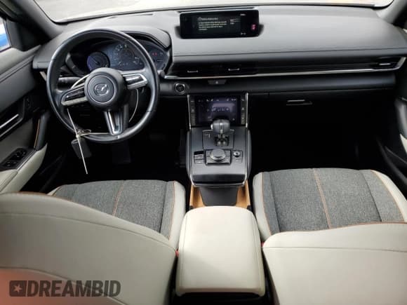 ✅ 2022 Mazda MX-30 Premium Plus • VIN: JM1DRADB9N0100310 • Lot: 82496675. Wystawiony na Copart z przebiegiem 36 424 mil. Bezpłatny archiwum sprzedaży aukcyjnych z USA i szczegółowy raport historii pojazdu na DreamBid. Zdjęcie 8.