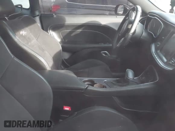 ✅ 2016 Dodge Challenger R/T Scat Pack • VIN: 2C3CDZFJ9GH235822 • Lot: 43556313. Wystawiony na IAAI z przebiegiem Nie podano. Bezpłatny archiwum sprzedaży aukcyjnych z USA i szczegółowy raport historii pojazdu na DreamBid. Zdjęcie 5.