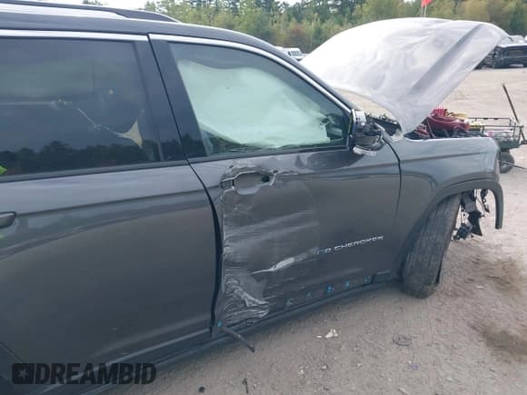 ✅ 2022 Jeep Grand Cherokee • VIN: 1C4RJYB63N8716923 • Lot: 43289093. Listed on IAAI with 74,245 mi. Free auction sales archive from the USA and detailed vehicle history report at DreamBid. Image 6.