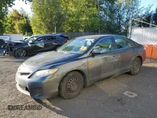 ✅ 2010 Toyota Camry • VIN: 4T1BB3EK3AU118581 • Lot: 86598935. Wystawiony na Copart z przebiegiem Nie podano. Bezpłatny archiwum sprzedaży aukcyjnych z USA i szczegółowy raport historii pojazdu na DreamBid. Zdjęcie 1.