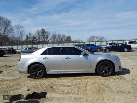 ✅ 2022 Chrysler 300 S • VIN: 2C3CCABT8NH104020 • Lot: 41617884. Listed on IAAI with 52,756 mi. Free auction sales archive from the USA and detailed vehicle history report at DreamBid. Image 13.