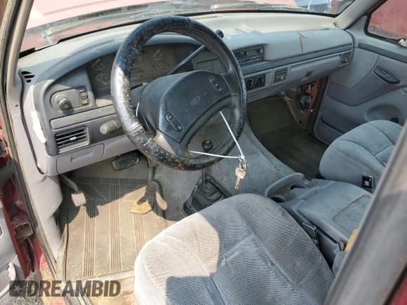 ✅ 1997 Ford F-250 • VIN: 1FTHX26H3VEC25689 • Lot: 67175975. Wystawiony na Copart z przebiegiem 219 753 mil. Bezpłatny archiwum sprzedaży aukcyjnych z USA i szczegółowy raport historii pojazdu na DreamBid. Zdjęcie 8.