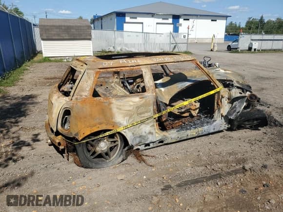 ✅ 2007 MINI Hardtop S • VIN: WMWMF73527TL85874 • Lot: 80091205. Listed on Copart with Not provided. Free auction sales archive from the USA and detailed vehicle history report at DreamBid. Image 3.