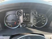 ✅ 2014 Lexus LX 570 • VIN: JTJHY7AX3E4142548 • Lot: 85676885. Wystawiony na Copart z przebiegiem 115 168 mil. Bezpłatny archiwum sprzedaży aukcyjnych z USA i szczegółowy raport historii pojazdu na DreamBid. Zdjęcie 9.