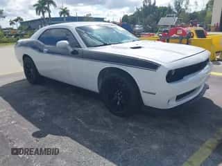 2018 Dodge Challenger SXT z VIN 2C3CDZAG3JH131202, wystawiony jako IAAI lot #43509944 z przebiegiem 89 807 mil mil oraz . Historia ofert i sprzedaży dostępna na DreamBid. Obrazek 1.