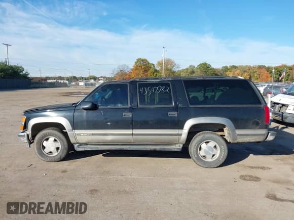 ✅ 1999 Chevrolet Suburban • VIN: 1GNFK16R7XJ373774 • Лот: 43547982. Опубликован ранее на IAAI с пробегом Не указан. Бесплатный доступ к архиву аукционных продаж из США и подробный отчёт об истории автомобиля на DreamBid. Изображение 14.