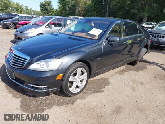 ✅ 2012 Mercedes-Benz S 550 • VIN: WDDNG9EBXCA425567 • Lot: 43111940. Wystawiony na IAAI z przebiegiem 132 161 mil. Bezpłatny archiwum sprzedaży aukcyjnych z USA i szczegółowy raport historii pojazdu na DreamBid. Zdjęcie 2.