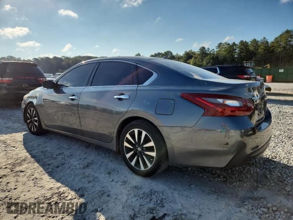 ✅ 2018 Nissan Altima S • VIN: 1N4AL3AP9JC128199 • Lot: 81787105. Wystawiony na Copart z przebiegiem 186 465 mil. Bezpłatny archiwum sprzedaży aukcyjnych z USA i szczegółowy raport historii pojazdu na DreamBid. Zdjęcie 2.