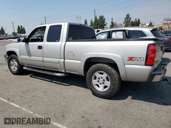 ✅ 2004 Chevrolet Silverado 1500 Z71 • VIN: 1GCEK19T94Z256061 • Лот: 67149355. Опубликован ранее на Copart с пробегом Не указан. Бесплатный доступ к архиву аукционных продаж из США и подробный отчёт об истории автомобиля на DreamBid. Изображение 2.