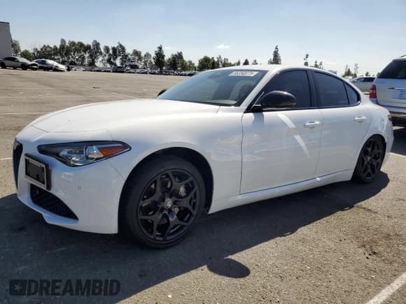 ✅ 2021 Alfa Romeo Giulia • VIN: ZARFAMAN9M7643717 • Lot: 85350075. Wystawiony na Copart z przebiegiem 43 719 mil. Bezpłatny archiwum sprzedaży aukcyjnych z USA i szczegółowy raport historii pojazdu na DreamBid. Zdjęcie 1.