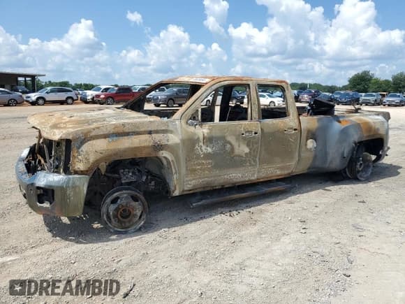 ✅ 2015 GMC Sierra 3500 • VIN: 1GT523E84FZ528340 • Лот: 65636695. Опубликован ранее на Copart с пробегом Не указан. Бесплатный доступ к архиву аукционных продаж из США и подробный отчёт об истории автомобиля на DreamBid. Изображение 1.