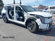 ✅ 2024 Kia EV9 GT-Line • VIN: KNDAEFS54R6037063 • Лот: 41932098. Опубликован ранее на IAAI с пробегом 7 723 миль. Бесплатный доступ к архиву аукционных продаж из США и подробный отчёт об истории автомобиля на DreamBid. Изображение 1.