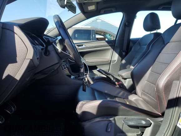 ✅ 2018 Volkswagen Golf GTI S • VIN: 3VW547AU4JM263379 • Lot: 85568665. Wystawiony na Copart z przebiegiem 37 879 mil. Bezpłatny archiwum sprzedaży aukcyjnych z USA i szczegółowy raport historii pojazdu na DreamBid. Zdjęcie 7.