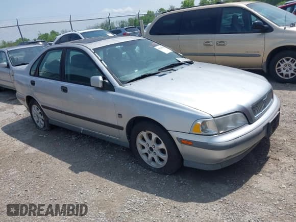 ✅ 2000 Volvo S40 • VIN: YV1VS2552YF558533 • Lot: 42149162. Wystawiony na IAAI z przebiegiem 195 374 mil. Bezpłatny archiwum sprzedaży aukcyjnych z USA i szczegółowy raport historii pojazdu na DreamBid. Zdjęcie 1.
