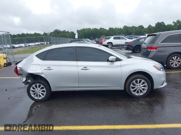 ✅ 2017 Nissan Sentra SL • VIN: 3N1AB7AP3HY323823 • Lot: 42994856. Listed on IAAI with 164,031 mi. Free auction sales archive from the USA and detailed vehicle history report at DreamBid. Image 12.