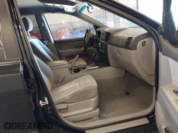 ✅ 2008 Kia Sorento LX • VIN: KNDJC735985774838 • Лот: 43251649. Опубликован ранее на IAAI с пробегом 127 786 миль. Бесплатный доступ к архиву аукционных продаж из США и подробный отчёт об истории автомобиля на DreamBid. Изображение 5.