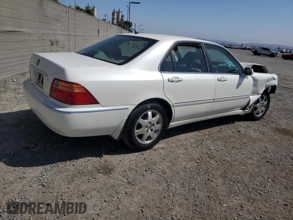 ✅ 2002 Acura RL • VIN: JH4KA96522C011028 • Lot: 61027505. Listed on Copart with 104,094 mi. Free auction sales archive from the USA and detailed vehicle history report at DreamBid. Image 3.