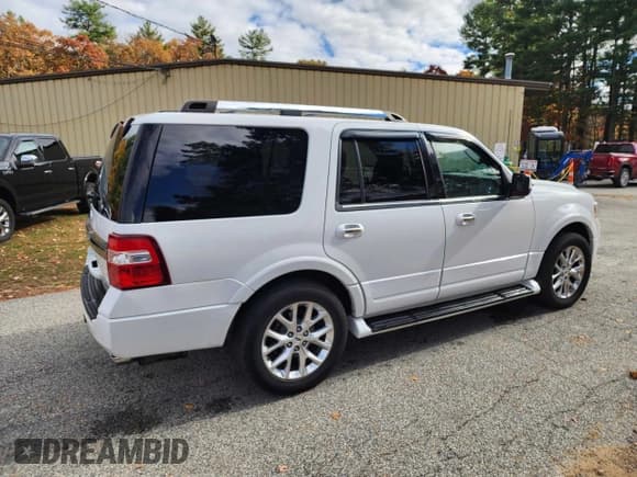 ✅ 2017 Ford Expedition Limited • VIN: 1FMJU2AT1HEA01083 • Lot: 90300285. Wystawiony na Copart z przebiegiem 161 385 mil. Bezpłatny archiwum sprzedaży aukcyjnych z USA i szczegółowy raport historii pojazdu na DreamBid. Zdjęcie 4.