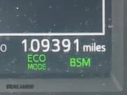 ✅ 2017 Toyota RAV4 SE • VIN: JTMJFREV0HJ135514 • Лот: 43792530. Опубликован ранее на IAAI с пробегом 109 391 миль. Бесплатный доступ к архиву аукционных продаж из США и подробный отчёт об истории автомобиля на DreamBid. Изображение 16.