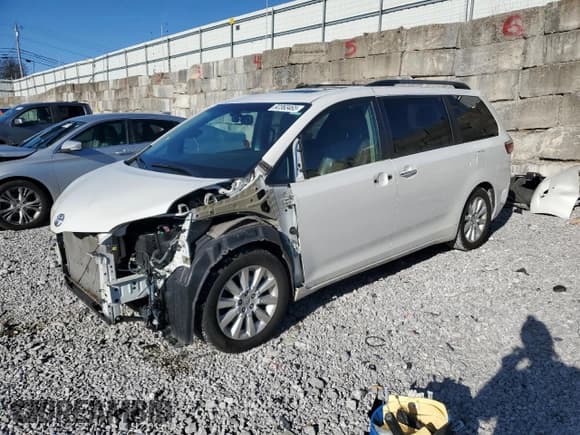 ✅ 2015 Toyota Sienna XLE • VIN: 5TDYK3DC6FS689552 • Lot: 92363465. Wystawiony na Copart z przebiegiem 132 911 mil. Bezpłatny archiwum sprzedaży aukcyjnych z USA i szczegółowy raport historii pojazdu na DreamBid. Zdjęcie 1.