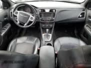 ✅ 2012 Chrysler 200 S • VIN: 1C3CCBHG6CN161319 • Лот: 71534165. Опубликован ранее на Copart с пробегом 129 280 миль. Бесплатный доступ к архиву аукционных продаж из США и подробный отчёт об истории автомобиля на DreamBid. Изображение 8.