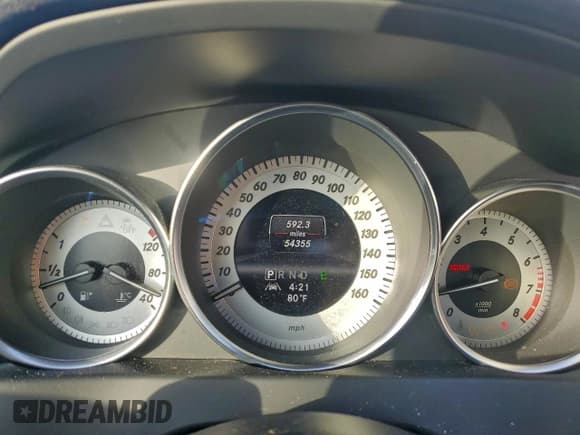 ✅ 2013 Mercedes-Benz C 250 • VIN: WDDGJ4HB6DG061557 • Lot: 94533125. Wystawiony na Copart z przebiegiem 54 355 mil. Bezpłatny archiwum sprzedaży aukcyjnych z USA i szczegółowy raport historii pojazdu na DreamBid. Zdjęcie 9.