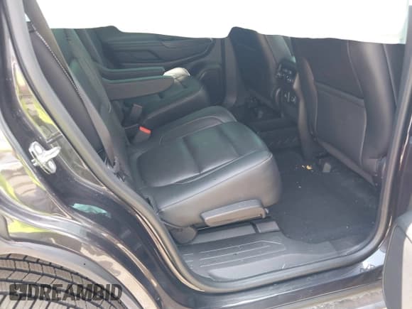 ✅ 2017 GMC Acadia SLT • VIN: 1GKKNMLS7HZ127936 • Lot: 43092854. Listed on IAAI with 64,401 mi. Free auction sales archive from the USA and detailed vehicle history report at DreamBid. Image 8.