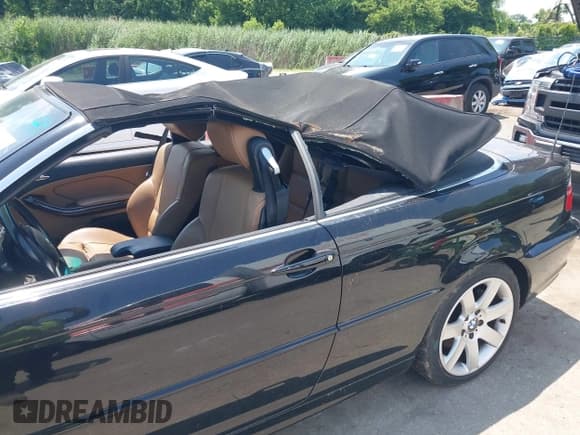 ✅ 2002 BMW 3 Series 325Ci • VIN: WBABS334X2PG88568 • Lot: 42702995. Listed on IAAI with 77,577 mi. Free auction sales archive from the USA and detailed vehicle history report at DreamBid. Image 6.