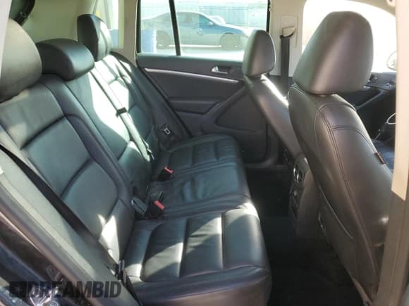 ✅ 2012 Volkswagen Tiguan S • VIN: WVGBV7AX6CW562562 • Lot: 87060975. Listed on Copart with 179,456 mi. Free auction sales archive from the USA and detailed vehicle history report at DreamBid. Image 11.