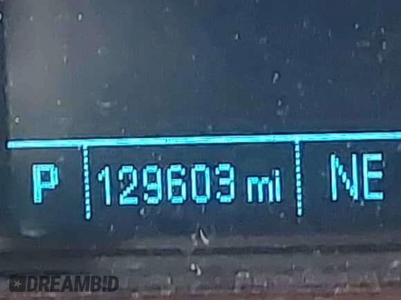 2013 Chevrolet Equinox LT z VIN 2GNFLNEK4D6400379, wystawiony jako IAAI lot #43294430 z przebiegiem 129 603 mil mil oraz . Historia ofert i sprzedaży dostępna na DreamBid. Obrazek 7.