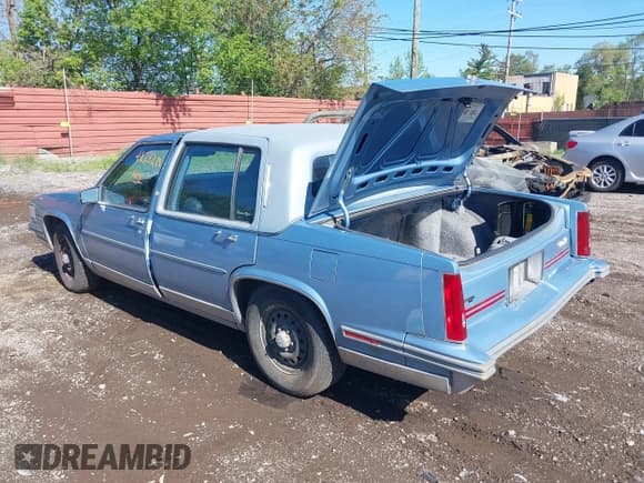 ✅ 1988 Cadillac Fleetwood • VIN: 1G6CB5152J4228237 • Лот: 42232983. Опубликован ранее на IAAI с пробегом Не указан. Бесплатный доступ к архиву аукционных продаж из США и подробный отчёт об истории автомобиля на DreamBid. Изображение 3.