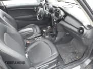 ✅ 2017 MINI Hardtop Cooper • VIN: WMWXP5C30H3C64584 • Lot: 43565662. Wystawiony na IAAI z przebiegiem 86 392 mil. Bezpłatny archiwum sprzedaży aukcyjnych z USA i szczegółowy raport historii pojazdu na DreamBid. Zdjęcie 5.