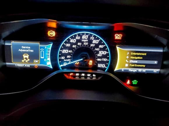 ✅ 2016 Ford C-Max SEL • VIN: 1FADP5CU8GL106042 • Lot: 93430755. Wystawiony na Copart z przebiegiem 176 507 mil. Bezpłatny archiwum sprzedaży aukcyjnych z USA i szczegółowy raport historii pojazdu na DreamBid. Zdjęcie 9.