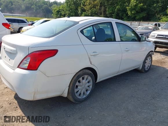 ✅ 2017 Nissan Versa S • VIN: 3N1CN7AP0HL822124 • Lot: 42387780. Wystawiony na IAAI z przebiegiem 91 355 mil. Bezpłatny archiwum sprzedaży aukcyjnych z USA i szczegółowy raport historii pojazdu na DreamBid. Zdjęcie 4.