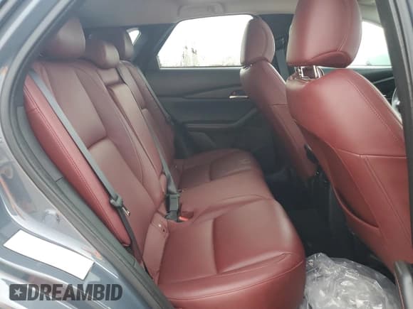 ✅ 2025 Mazda CX-30 S Carbon Edition • VIN: 3MVDMBCM2SM798984 • Lot: 83939585. Wystawiony na Copart z przebiegiem 12 081 mil. Bezpłatny archiwum sprzedaży aukcyjnych z USA i szczegółowy raport historii pojazdu na DreamBid. Zdjęcie 10.