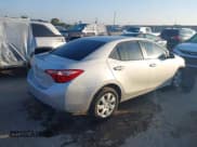 ✅ 2019 Toyota Corolla LE • VIN: 5YFBURHE3KP946037 • Lot: 43518487. Wystawiony na IAAI z przebiegiem 80 258 mil. Bezpłatny archiwum sprzedaży aukcyjnych z USA i szczegółowy raport historii pojazdu na DreamBid. Zdjęcie 4.