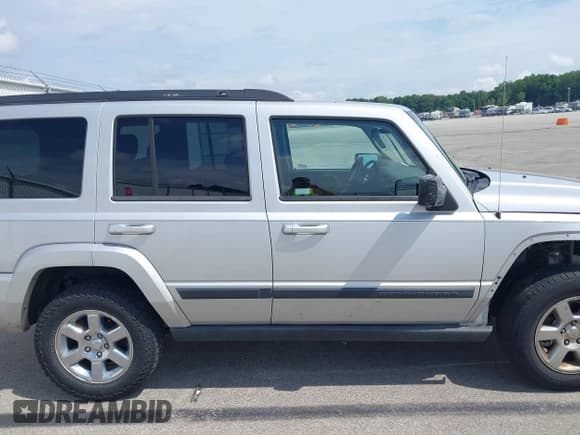 ✅ 2007 Jeep Commander Sport • VIN: 1J8HG48K67C633860 • Lot: 42670080. Wystawiony na IAAI z przebiegiem 227 412 mil. Bezpłatny archiwum sprzedaży aukcyjnych z USA i szczegółowy raport historii pojazdu na DreamBid. Zdjęcie 13.
