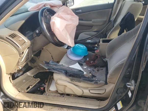 ✅ 2004 Honda Accord LX • VIN: 1HGCM56484A046220 • Лот: 92091965. Опубликован ранее на Copart с пробегом Не указан. Бесплатный доступ к архиву аукционных продаж из США и подробный отчёт об истории автомобиля на DreamBid. Изображение 7.