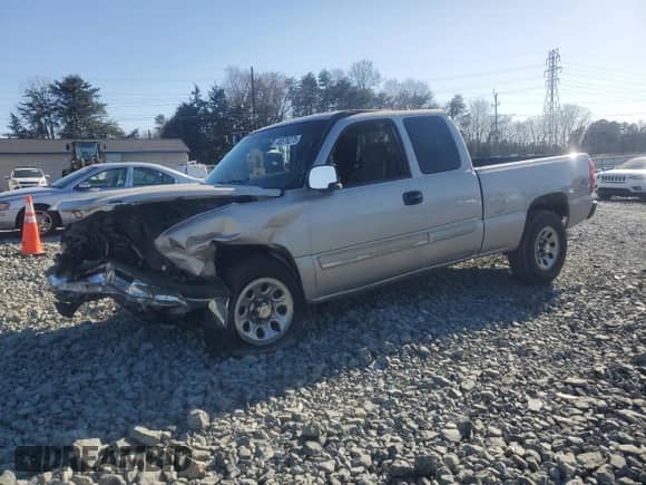 ✅ 2005 Chevrolet Silverado 1500 LS • VIN: 1GCEK19V15E228779 • Lot: 48576275. Wystawiony na Copart z przebiegiem Nie podano mil. Skorzystaj z bezpłatnego archiwum sprzedaży aukcyjnych z USA i zobacz szczegółowy raport historii pojazdu na DreamBid. Zdjęcie 1.
