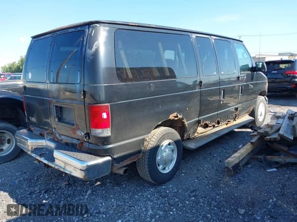 ✅ 2002 Ford Econoline Wagon XL • VIN: 1FBNE31S52HB62465 • Лот: 43119746. Опубликован ранее на IAAI с пробегом 165 155 миль. Бесплатный доступ к архиву аукционных продаж из США и подробный отчёт об истории автомобиля на DreamBid. Изображение 4.