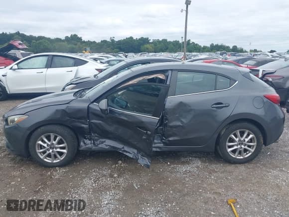 ✅ 2016 Mazda 3 i Touring • VIN: JM1BM1M78G1331794 • Lot: 43033086. Wystawiony na IAAI z przebiegiem 164 236 mil. Bezpłatny archiwum sprzedaży aukcyjnych z USA i szczegółowy raport historii pojazdu na DreamBid. Zdjęcie 14.