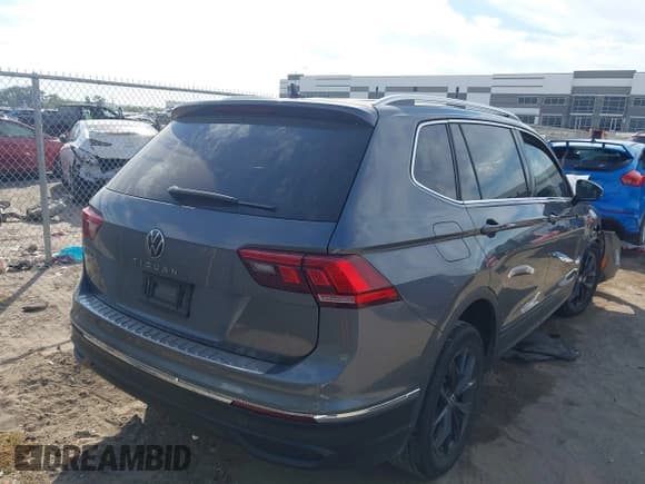 ✅ 2024 Volkswagen Tiguan SE • VIN: 3VV3B7AX5RM074375 • Lot: 43469185. Wystawiony na IAAI z przebiegiem 31 479 mil. Bezpłatny archiwum sprzedaży aukcyjnych z USA i szczegółowy raport historii pojazdu na DreamBid. Zdjęcie 4.