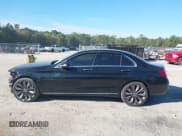 ✅ 2017 Mercedes-Benz C 300 • VIN: 55SWF4KB9HU200689 • Lot: 43349665. Wystawiony na IAAI z przebiegiem 121 514 mil. Bezpłatny archiwum sprzedaży aukcyjnych z USA i szczegółowy raport historii pojazdu na DreamBid. Zdjęcie 15.